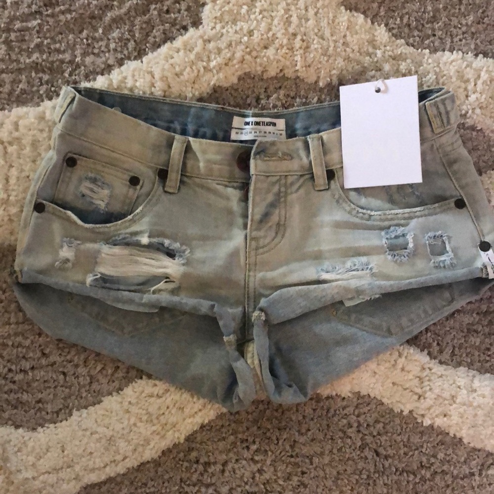 ONE TEASPOON no2’s size 24 shorts super cute